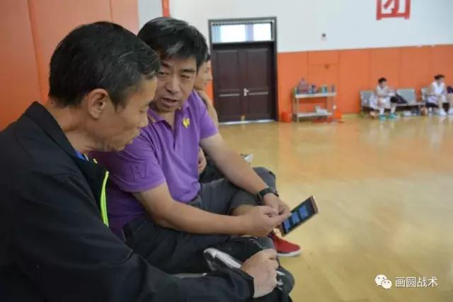 如何利用防守训练提升比赛中的自信心_2
